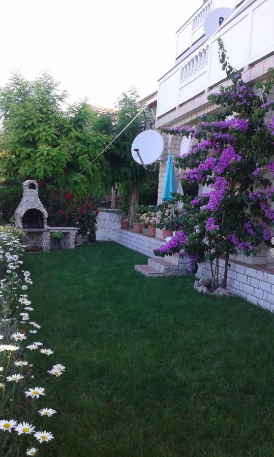 Guest House Lucija Banjol Zewnętrze zdjęcie