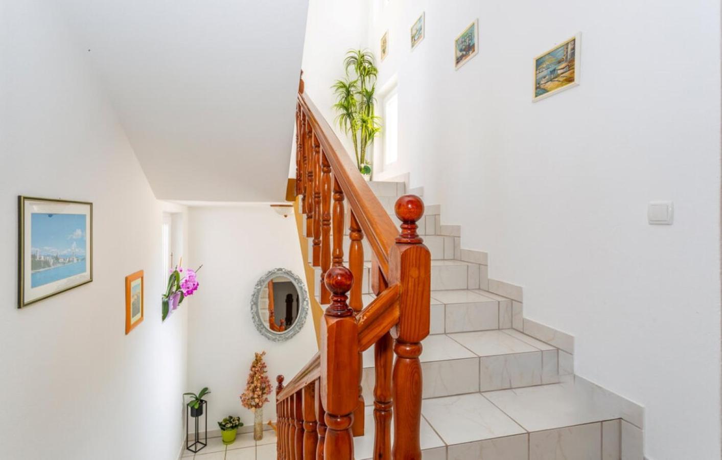 Guest House Lucija Banjol Zewnętrze zdjęcie