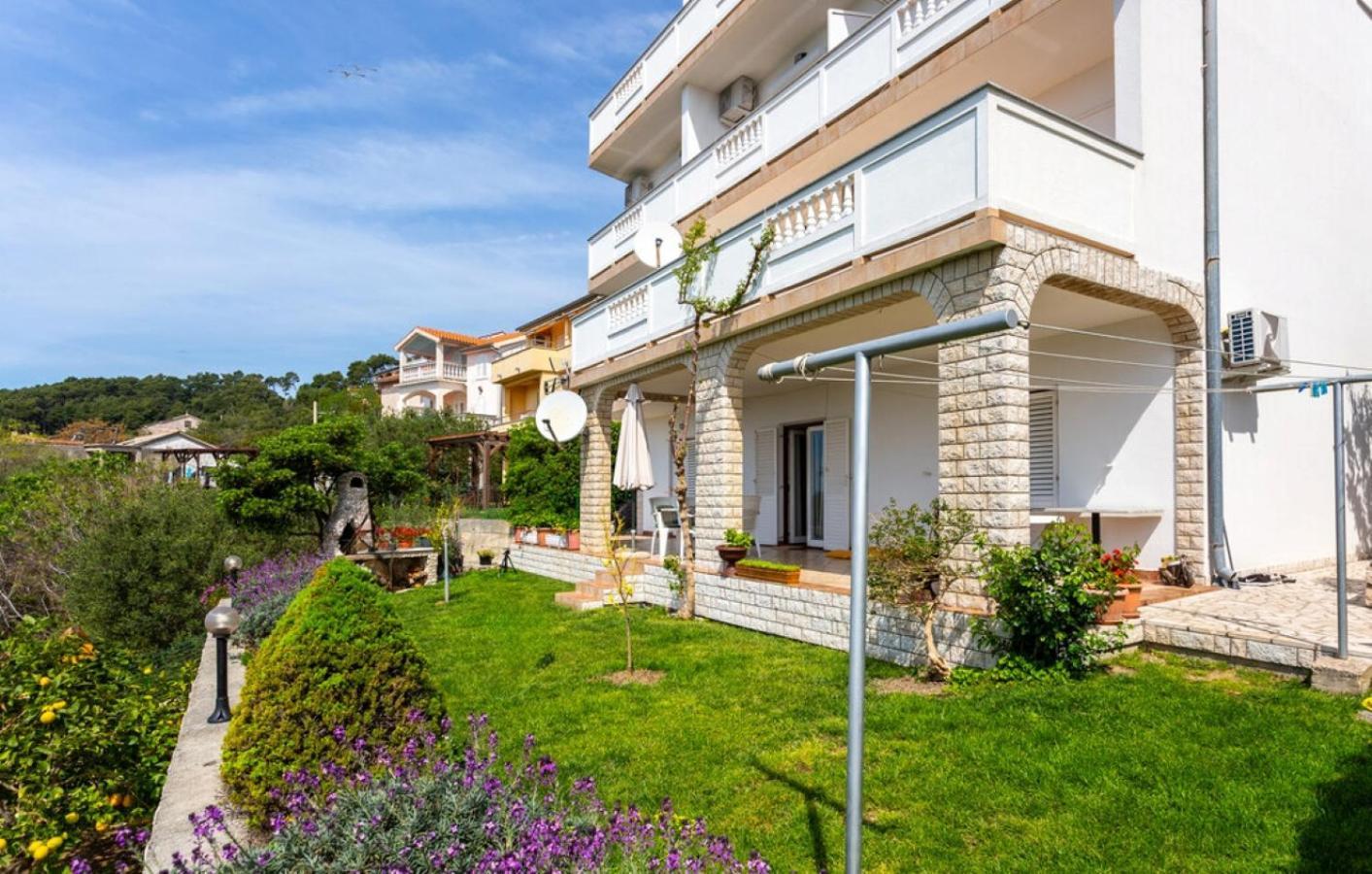 Guest House Lucija Banjol Zewnętrze zdjęcie