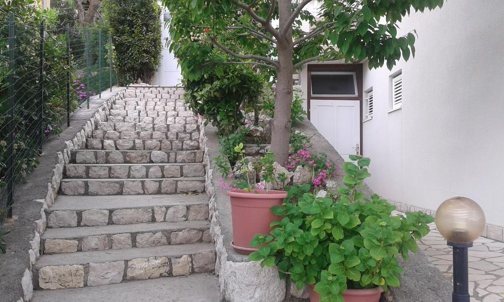 Guest House Lucija Banjol Zewnętrze zdjęcie