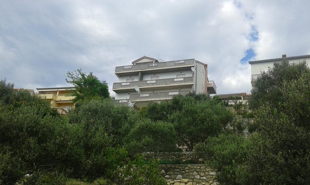 Guest House Lucija Banjol Zewnętrze zdjęcie