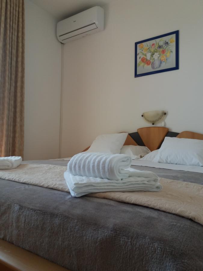 Guest House Lucija Banjol Zewnętrze zdjęcie